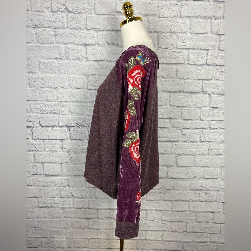 Umgee Scoop Neck Floral Embroidered Velvet Sleeves top size S - Picture 4 of 7